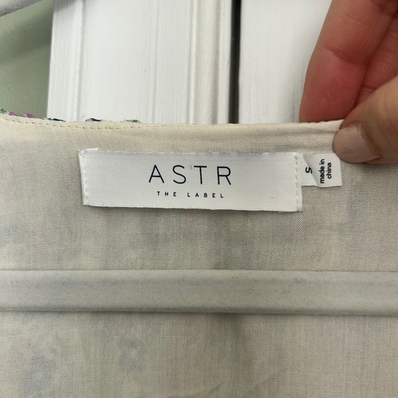 ASTR The Label Adella Floral Ruffle Midi Dress, Size Small - Picture 8 of 8